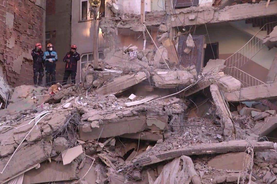Cutremur în estul Turciei: Cel puţin 21 de morţi şi peste 1.000 de răniţi